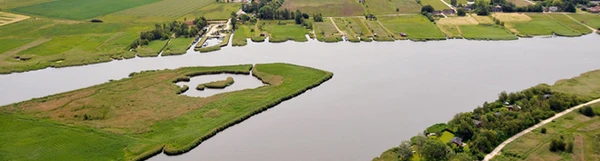 Smukt landskab med en fjord