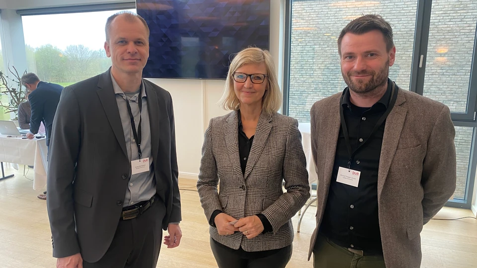 Fra venstre mod højre ses Kasper Bjerregaard, Jeanette Fangel Løgstrup og Michael Stegger Jensen.