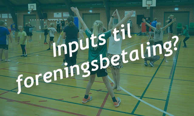 Billede af mange børn i idrætshal med teksten "Inputs til foreningsbetaling" skrevet henover